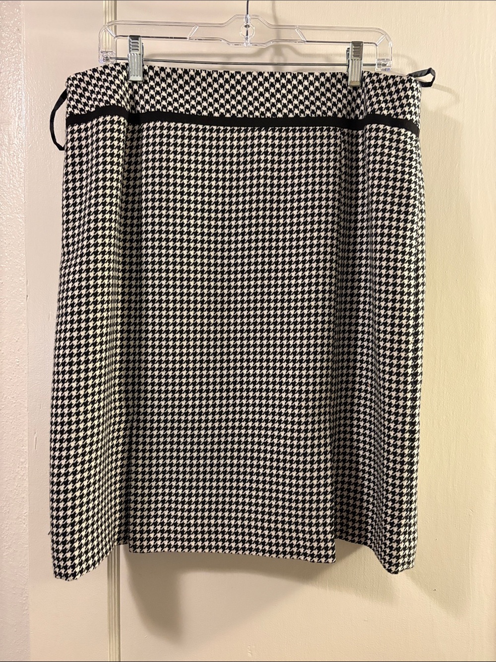Black & White Houndstooth A-Line Skirt with Waist Trim